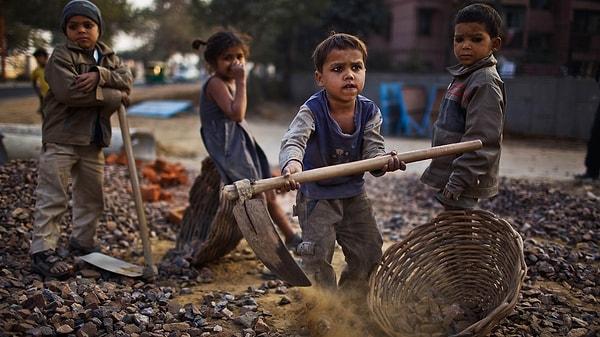 7. Hindistan'da 44 milyon çocuk işçi her gün çalıştırılmakta.