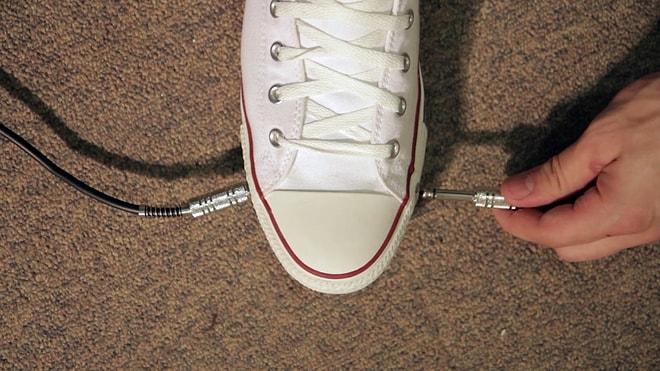 Converse'ten İçinde Wah Pedalı Olan Ayakkabı