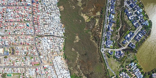 Ошеломительная разница между богатством и бедностью, снятая с воздуха