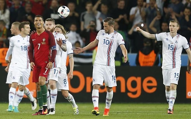 21. İzlanda'nın ne kadar ilginç bir ülke olduğu Euro 2016'da daha fazla anlaşıldı. Ülkenin nüfusu 331.000 iken Ronaldo'nun twitter takipçi sayısı 43 milyon.