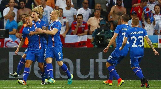 22. İzlanda tarih yazmaya devam ediyor arkadaşlar! Çeyrek finalde, futbolun doğduğu ülkeyi, üzerinde Güneş batmayan İngiltere'yi ezdi geçtiler.