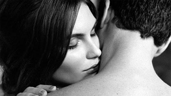 1. "Девушки автоматически воспринимают хорошо пахнущих мужчин как более привлекательных"