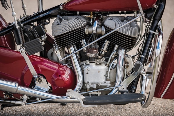 5. V-образный двигатель со сдвоенными цилиндрами и объемом в 1213 куб. см обладает мощностью в 40 лошадиных сил.