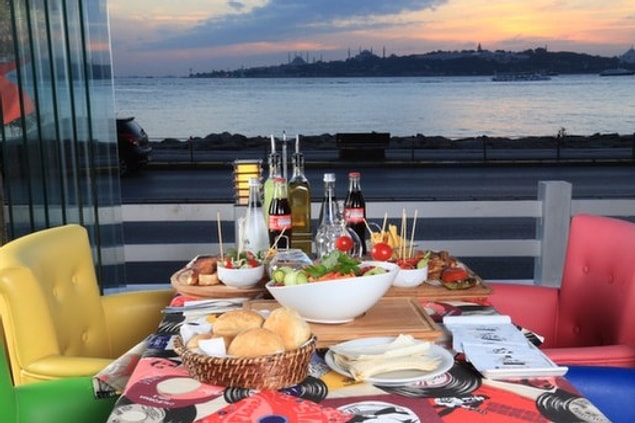 16. Cafe Hollywood City