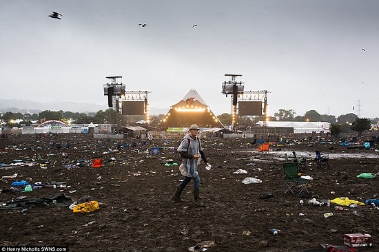 Çuvaldızı Batırıyoruz: En Büyük Açık Hava Festivali Glastonbury'yi Resmen Bok Götürüyor!