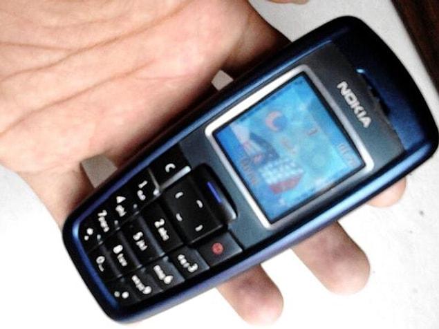 8. Nokia 2600