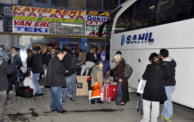 11. Ek seferler yapılsa da otobüs ve uçak biletleri fahiş fiyatlara çekilir ya da bilet kalmaz.