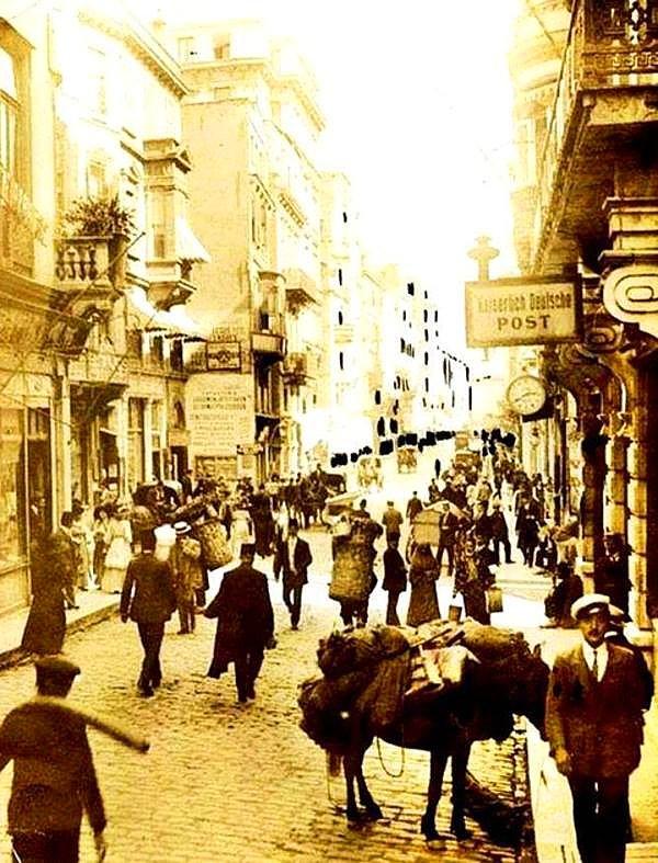 1910 İstiklal Caddesi.