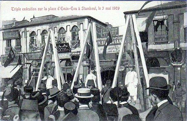 Eminönü'nde idam sehpaları (1909)