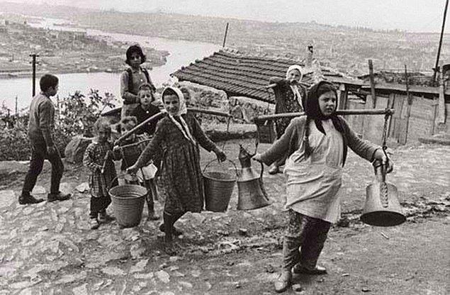 68. Eyüp sırtlarında su taşıyan çocuklar (1965)