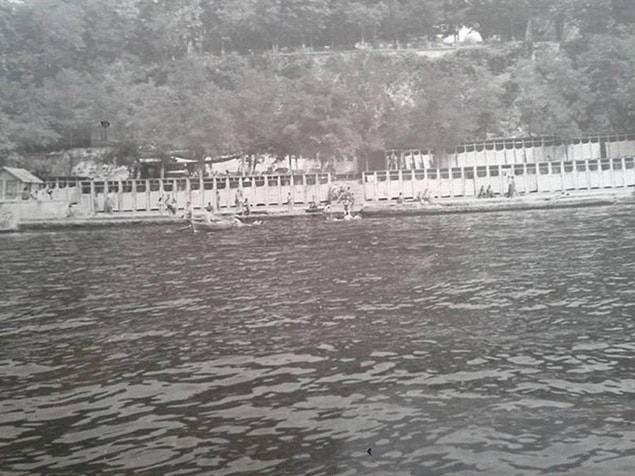 59. Salacak Plajı yol yapım çalışmaları ile yıkılıyor. (1965. Üsküdar)