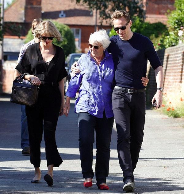 Hafta sonunu sevgilisiyle geçiren Taylor, ilişkilerinin 9. gününde Hiddleston’ın annesi Diana ile tanıştı.