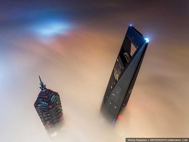 6. The stunt took them a total of 20 hours since they entered the tower at night, scaled the crane during daybreak, and waited for the light to rise to capture dream-like views of the neighboring Jin Mao Tower and Shanghai World Financial Center wrapped in clouds.