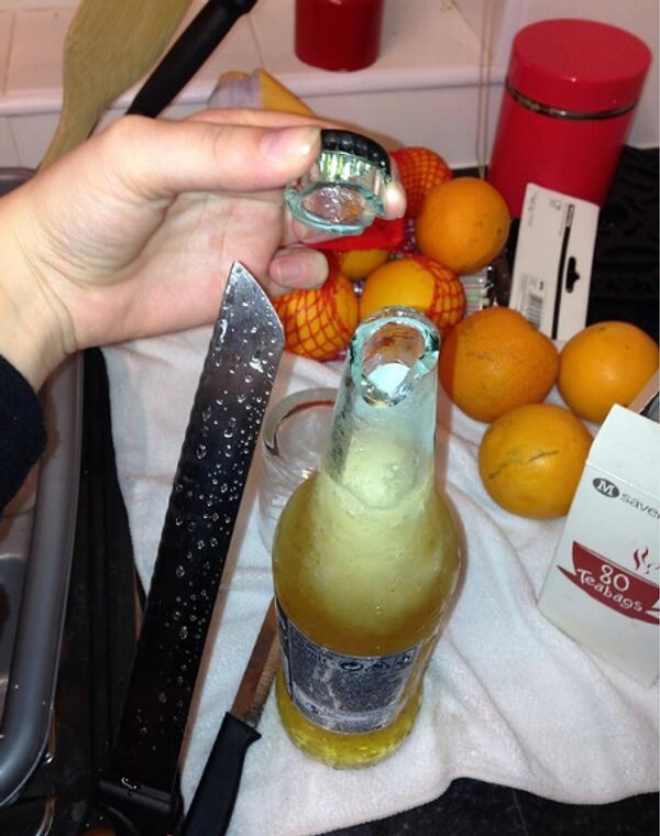 13. Вы знаете, как открыть бутылку вина без штопора