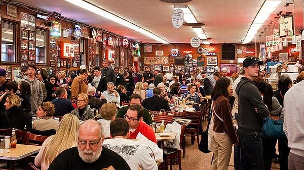 Eğer restoran kalabalıksa henüz "o" kişiyi bulmaya hazır değilsin.