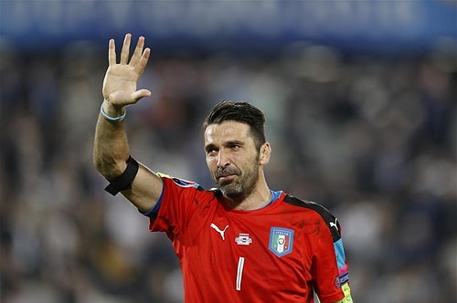 İtalya'nın efsane kalecisi Buffon, elenmelerinin ardından gözyaşlarına mani olamadı