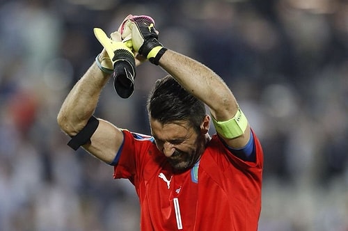 İtalya'nın efsane kalecisi Buffon, elenmelerinin ardından gözyaşlarına mani olamadı