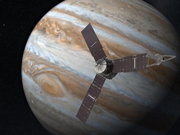 İnsansız bir uzay aracı olan Juno güneş sistemini daha iyi tanıyabilmek amacıyla üretilmiş ve uzaya gönderilmişti, neredeyse tam 5 sene önce.