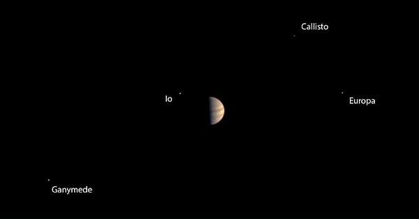 İniş sırasında Juno’nun kameraları ve diğer ekipmanları kapalı olacağı için, Jüpiter’in yüzeyinden herhangi bir görüntü veya fotoğraf alınamayacak.