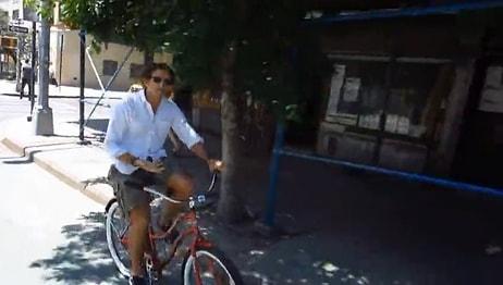 Bisiklet Yoluna Park Eden Araçlara Bilerek Çarpan Adam