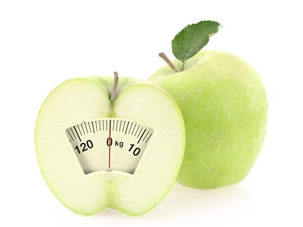 Mit 1: Yeme alışkanlıklarında veya egzersiz rutininde yapılan küçük değişiklikler uzun vadede kilo kaybına sebep olur.