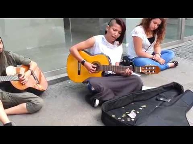 Almanya'da Yaşayan Kızımızdan Mükemmel İzmir Marşı Yorumu