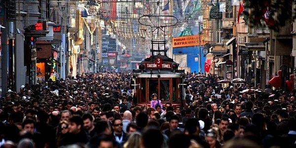 8. İstanbul kontrolsüz büyümüştü ve genişlemeye devam ediyordu - bu canım şehr-i şehir, sindirebileceğinden fazlasını mideye indirdiğini fark etmeden, hala etrafta yiyecek arayan şişkin bir Japon balığını andırıyordu.