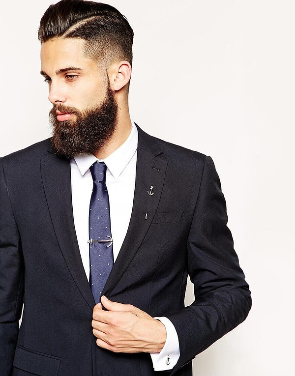 9. Ширина галстука должна совпадать с шириной лацканов пиджака.