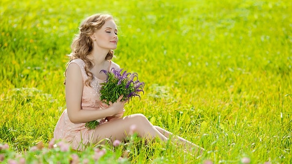 9. «Мы с парнем чуть было не занялись сексом, но я сказала, что мне неприятно. Но, на самом деле, я просто не знаю, как работает секс. Я девственница…»