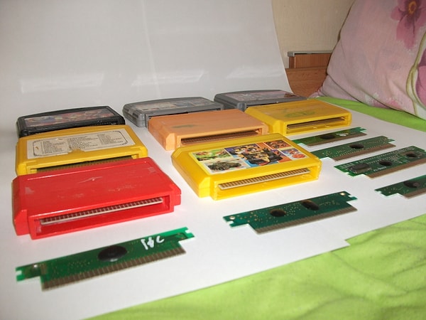 2. Atari kasetinin kapağında yazanla içindeki mikroçipin farklı olması.