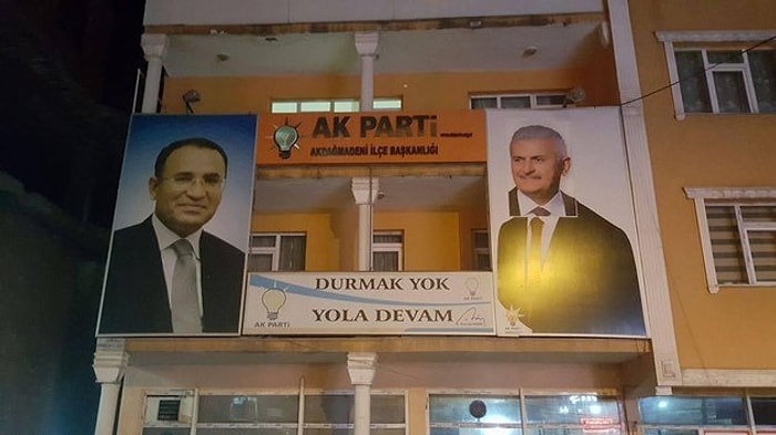 Yozgat'ta Davutoğlu'nun Fotoğrafının Üzerine Yıldırım'ın Fotoğrafı Yapıştırılmış