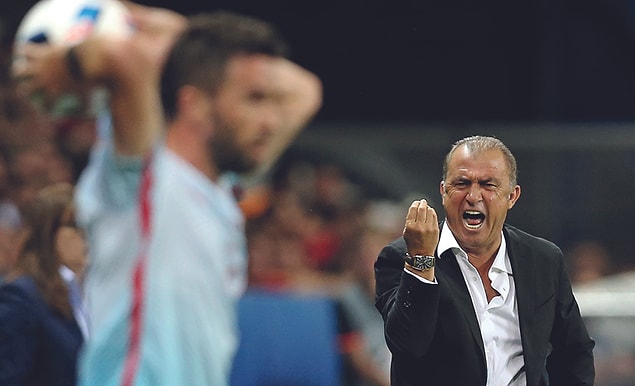 Yazı Terim'i birçok noktada eleştirmeye devam ediyor. Ancak yazının bariz yanlış bilgiler barındırdığı da birilerinin gözünden kaçmamış.