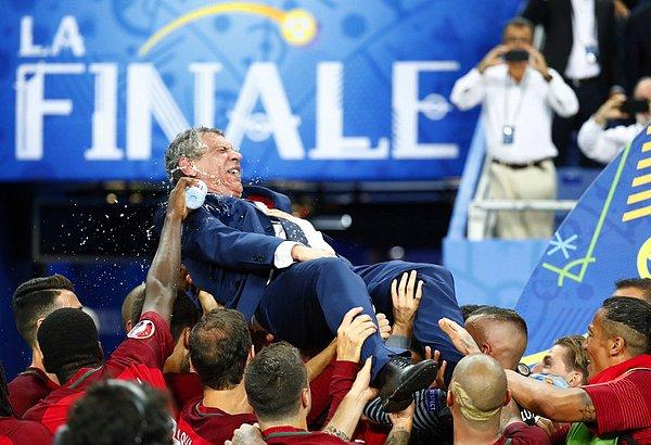 Portekiz'de teknik direktör Fernando Santos havalarda