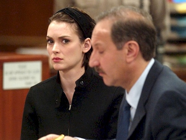 11. Вайнону Райдер арестовали за кражу в магазине