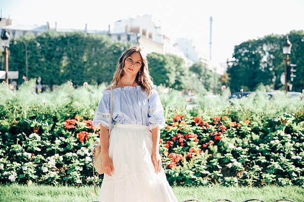 11. Создается впечатление, что в этом году мода выбирает естественность и максимальную простоту во всем.