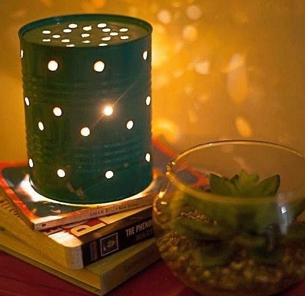 11. Не выкидывайте старые банки из-под кофе! Краска и дрель могут превратить их в нечто совершенно новое!