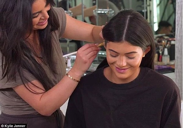 8. Потому что сама Кайли Дженнер призналась прессе, что новый тренд пришелся ей по вкусу. А уж она-то, поверьте, в таких вопросах хорошо разбирается...