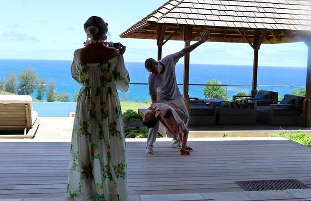 18. And here, Blue Ivy dances with her dad and Beyonce also makes sure to capture this happy performance!