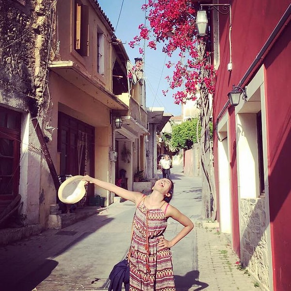 А самое интересное, что на протяжении всего маршрута Хума делала забавные трагикомичные снимки.