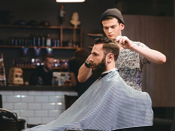 10. Подбирайте стрижки и прически по форме лица.