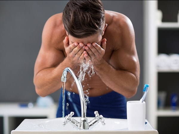 15. Аналогичным образом старайтесь реже умывать лицо.