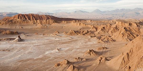 5. Şili'nin kuzeyinde bulunan Atacama Çölü dünyanın en kurak çölüdür.