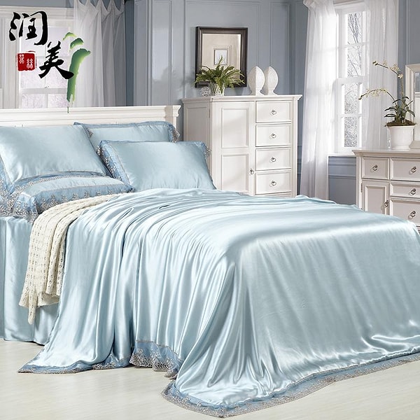 3. «Когда папа говорил со мной о сексе, все, что он сказал – это чтобы я не занимался сексом на шелковых простынях, потому что могу соскользнуть на пол»