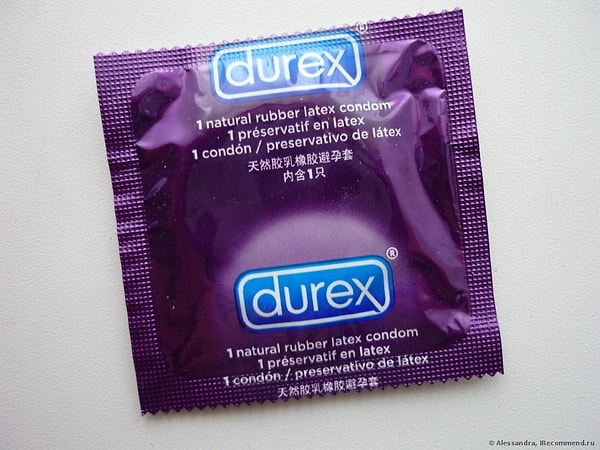 11. «Сегодня мама хотела поговорить со мной о сексе. Я сказала, что уже все знаю об этом. Тогда она сказала, что моему отцу не стоило использовать Durex, потому что они часто рвутся, и именно это является причиной того, что я здесь стою»