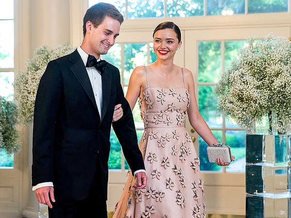 4. Но, к счастью, страдания Миранды были недолгими. Вскоре после развода появились слухи о том, что модель встречается с американским миллиардером Эваном Шпигелем.