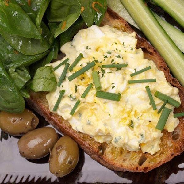 11. Yoğurtlu Yumurta Salatası Tarifi