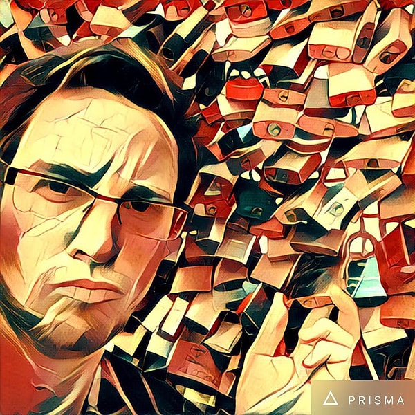 9. Именно он обращает внимание на содержание снимка, анализирует его и предлагает один из стилей.