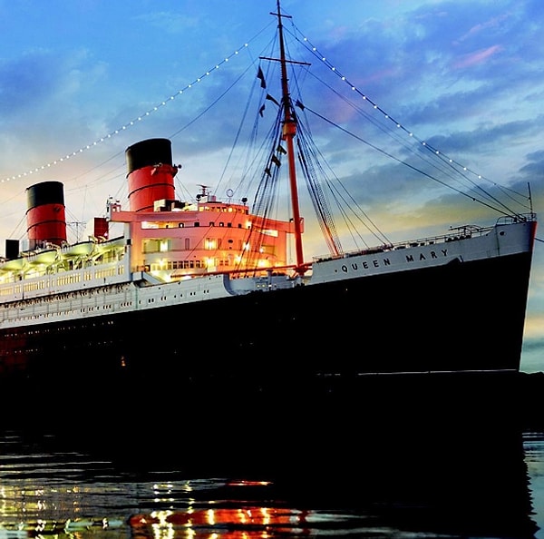10. На капитанском мостике на корабле Queen Mary