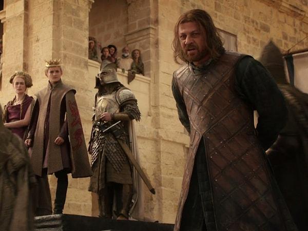 Ned Stark'ın ilk sezonda giydiği kıyafetin aynısı.