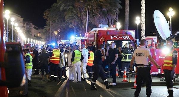 Saldırı sonrası Nice'de taksi şöförleri taksimetreleri kapatarak, insanları güvenli bölgelere taşıdı